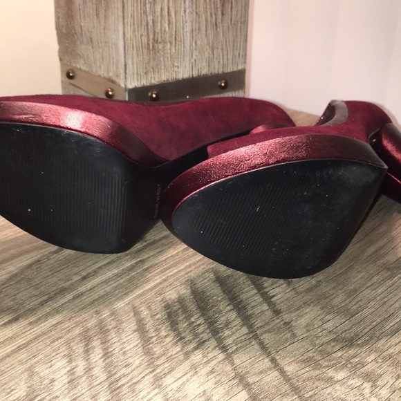 Nine West peep toe burgundy pumps - Picture 4 of 4